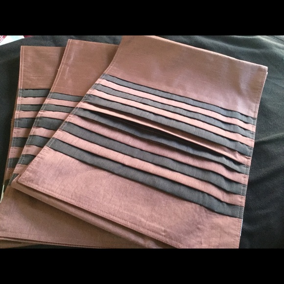 Table runners - Picture 6 of 8